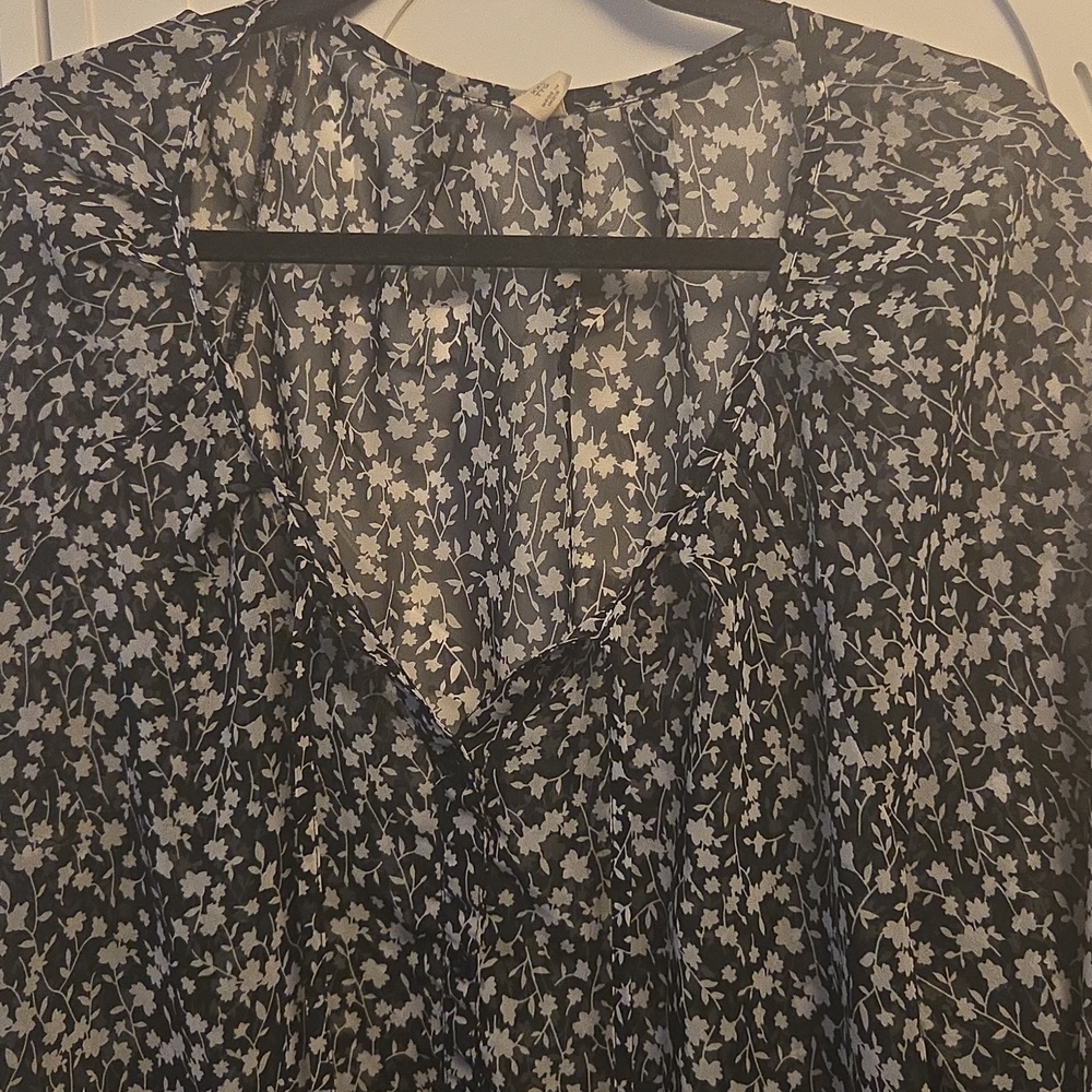 Sheer Floral V-Neck Long-Sleeve Blouse - Black/White - XXL - Picture 2 of 9